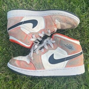 Jordan 1 Mid “Orange Suede”